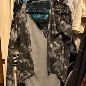 Hot Topic Black and Gray Cardigan